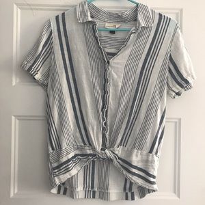 Knotted Universal Threads T shirt